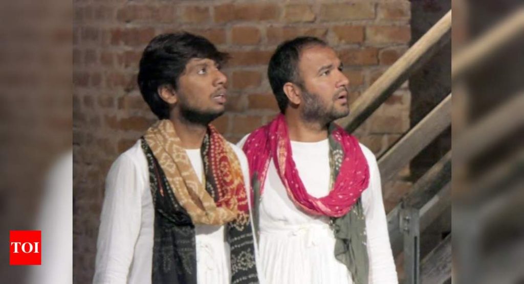 Esclusivo!  Chintan Pandya: il regista italiano Pino di Buduo mi ha invitato a partecipare all'opera di Shakespeare "Molto rumore per niente" |  Gujarati Film News
