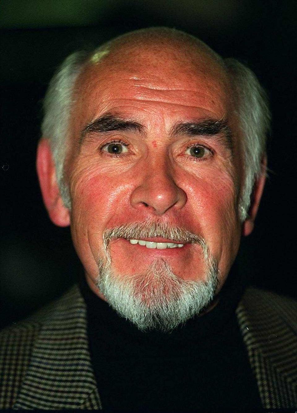 Neil Connery, fratello dell'attore Sean Connery con la barba, aprile 1997 (foto di Mirrorpix / Mirrorpix / Mirrorpix via Getty Images)