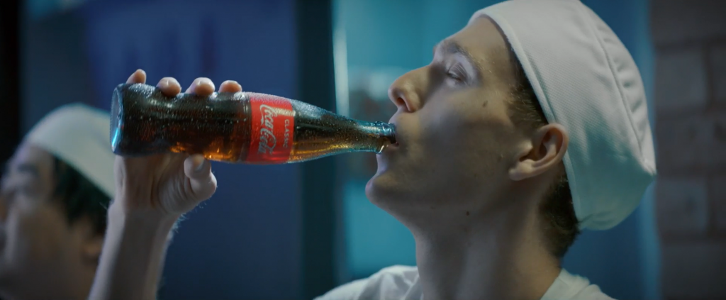 Coca-Cola lancia la nuova campagna, "Raise Your Break", tramite Ogilvy