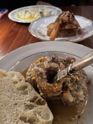 Osteria Stella, nuova nel centro storico, porta l'autentica cucina italiana a Knoxville.