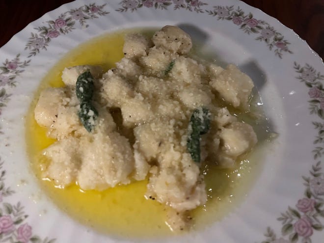 Gli gnocchi di patate dell'Osteria Stella sono fatti con burro, salvia e Parmigiano-Reggiano.