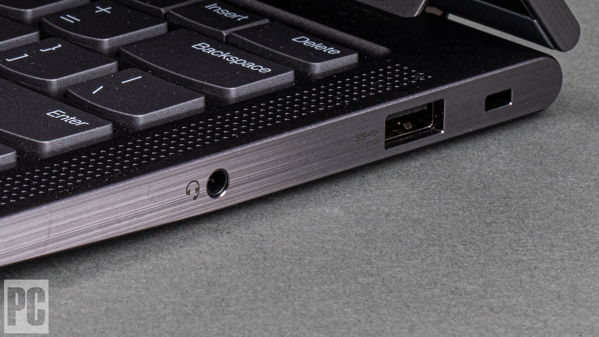 Lenovo ThinkPad X1 Yoga Gen 6 (2021) (bordo destro)