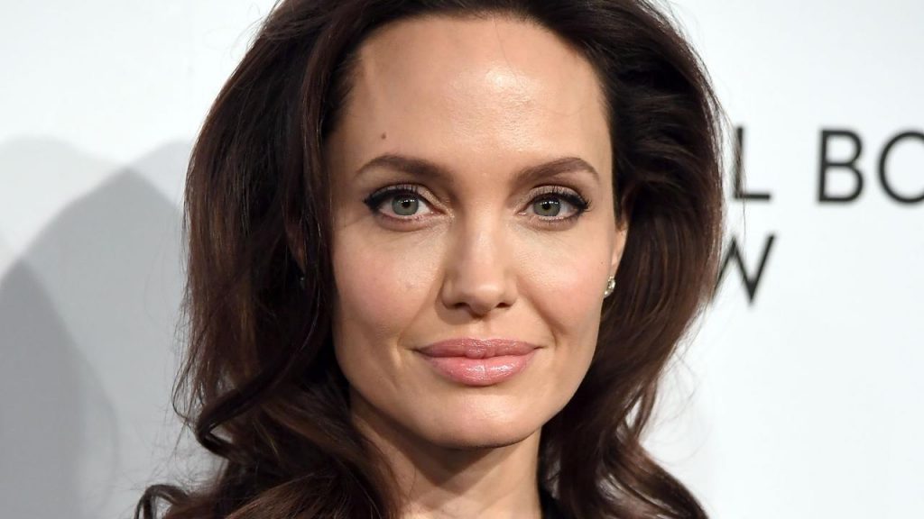 Angelina Jolie e The Weeknd Incontri Rumors