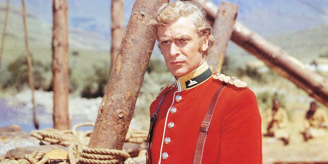 Michael Caine, un attore britannico, indossa un'uniforme dell'esercito britannico in un'immagine teaser rilasciata per il film 
