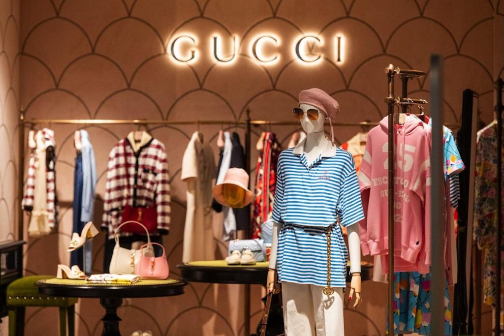 Le azioni di Kering scendono dopo il rallentamento della crescita di Gucci a causa della pandemia