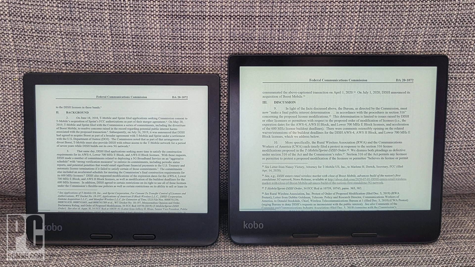 Il Kobo Sage (a destra) è leggermente migliore per i file PDF di piccole dimensioni rispetto a Libra 2 (a sinistra).