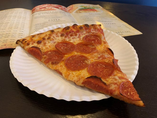 Pizza di Giorgio , 901 Rock Springs Road a Smirne: pizza ai peperoni in stile newyorkese.