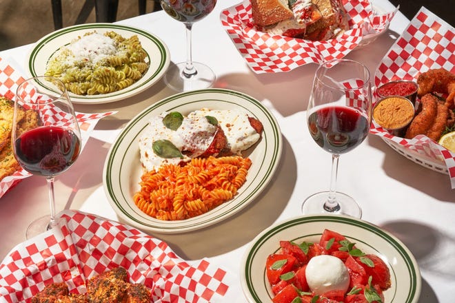 Varietà di opzioni nel menu di Parm, un ristorante Little Italy di New York.Dirigetevi verso i Palm Beach Gardens.