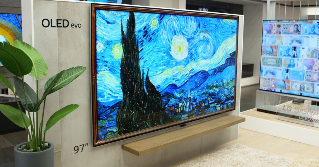 Sì, LG ha un enorme TV OLED da 97 pollici al CES 2022 (e anche un piccolo schermo da 42 pollici)