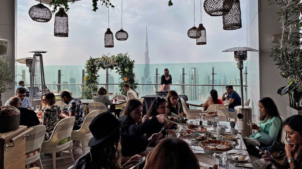 Dubai, monopolizzata dalle feste, prende in considerazione un nuovo dibattito sulla settimana lavorativa: quando è l'ora del brunch?