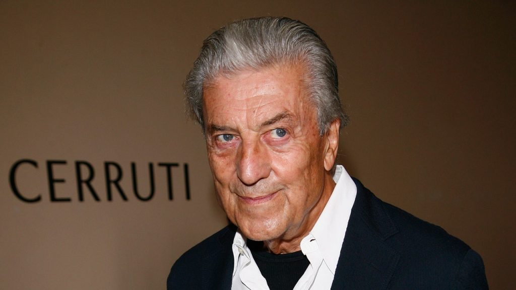 Il famoso inventore italiano di abbigliamento maschile Nino Cerruti è morto all'età di 91 anni