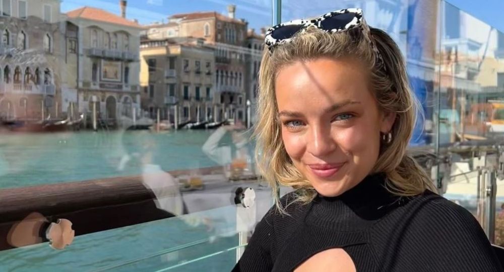 Abby Chatfield si diffonde erroneamente in Italia per definire la tradizione 'sessuale'