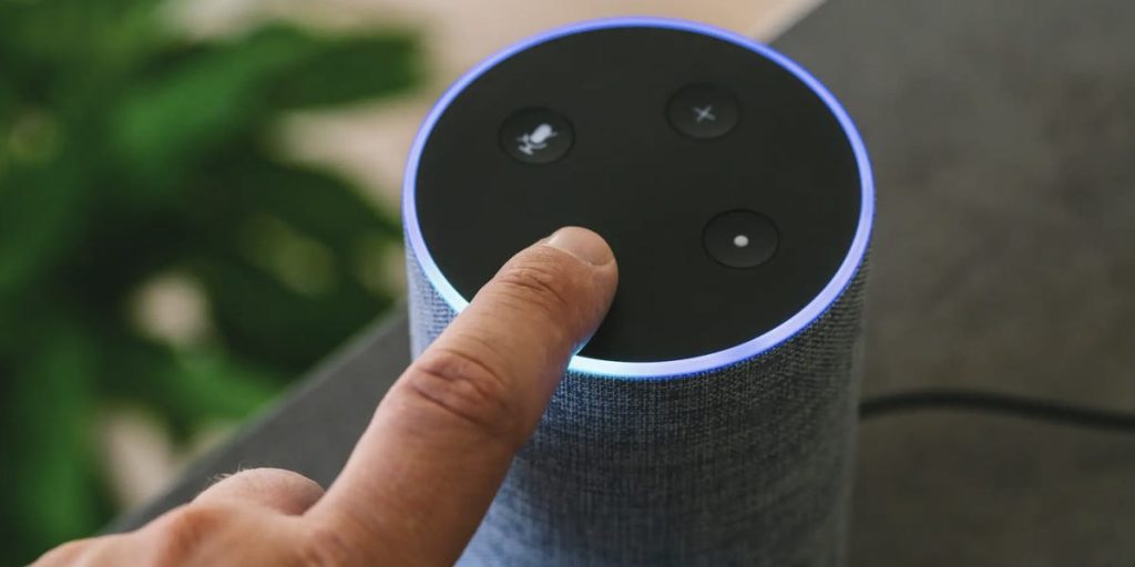 Amazon prevede che Alexa imiti qualsiasi voce umana che divida gli utenti di Twitter