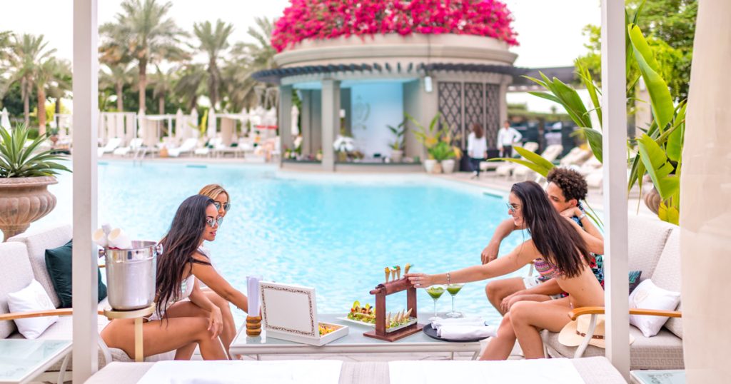 I 8 migliori brunch con accesso alla piscina da provare a Dubai
