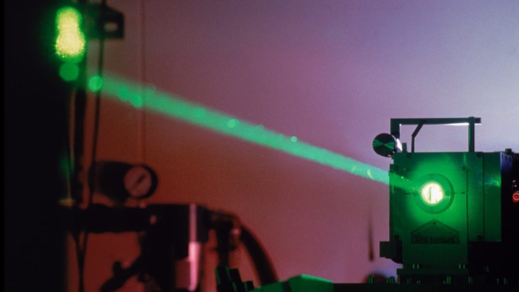 La velocità di Internet raggiunge 1 milione di gigabit con un solo chip e laser