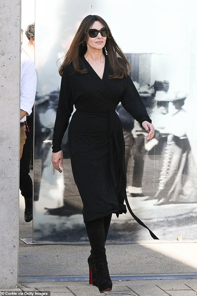Senza sforzo: Monica Bellucci è apparsa chic con un outfit total black per un altro giorno del 14° Lumiere Film Festival di Lione sabato