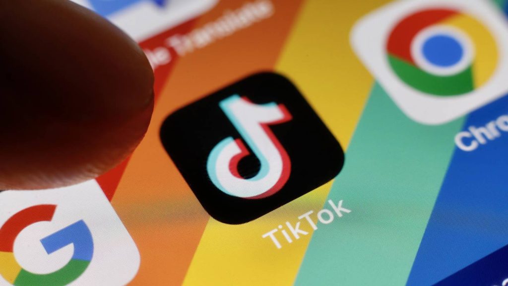 TikTok sta testando una modalità orizzontale a schermo intero per i video